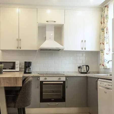 Apartament Elegant Two-bedroom In Upscale Surroundings *