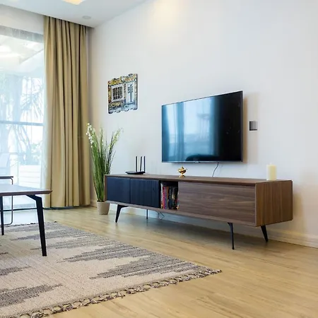 Apartamento Elegant Two-bedroom In Upscale Surroundings Cirénia