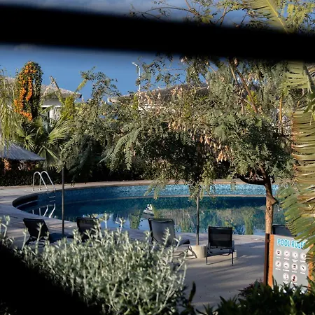 Apartamento Elegant Two-bedroom In Upscale Surroundings Cirénia