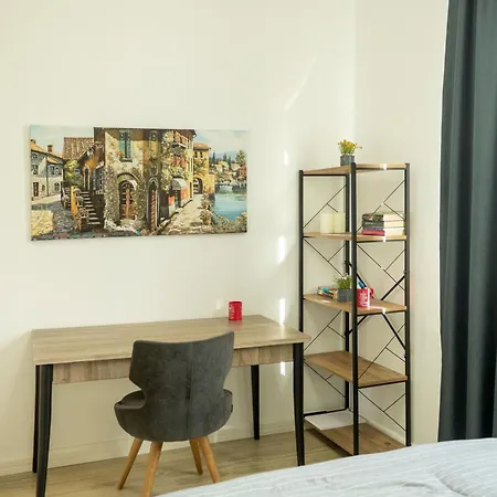 Elegant Two-bedroom In Upscale Surroundings Apartament *