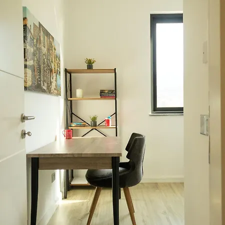 Elegant Two-bedroom In Upscale Surroundings Apartament