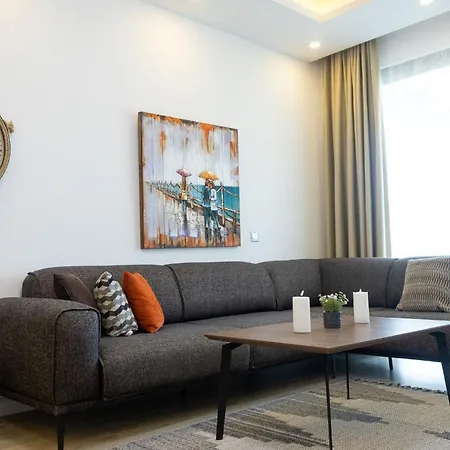 Elegant Two-bedroom In Upscale Surroundings Appartamento