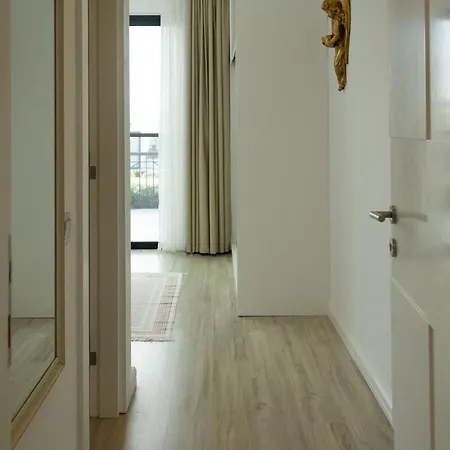 Elegant Two-bedroom In Upscale Surroundings Appartamento *